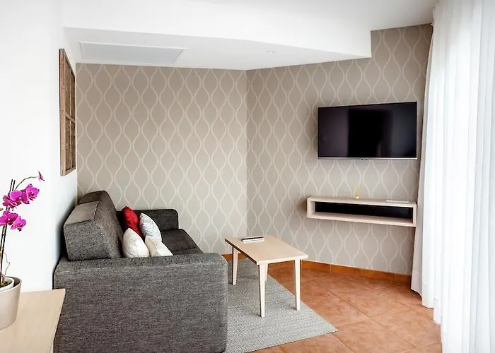 מלון Barcelo Bay - Adults Only קורלחו