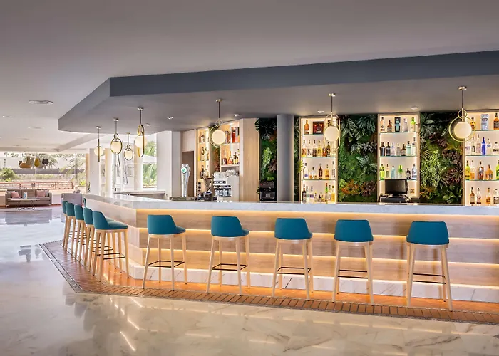 Barcelo Bay - Adults Only מלון