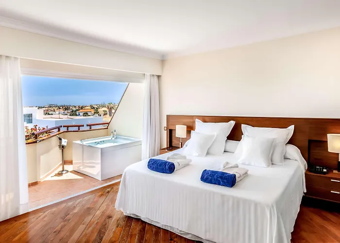 מלון Barcelo Bay - Adults Only קורלחו