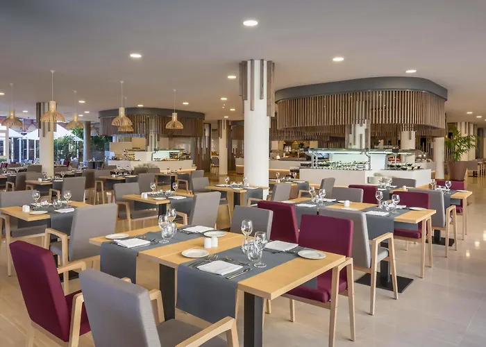 Barcelo Bay - Adults Only קורלחו