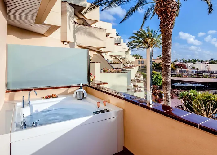 מלון Barcelo Bay - Adults Only