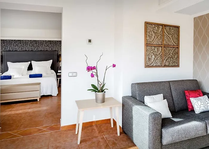 Barcelo Bay - Adults Only מלון