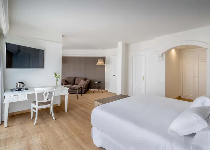 Hotel Barcelo Bay - Adults Only 4*